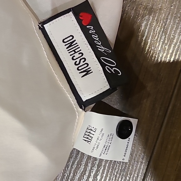 Stunning Women's Moschino Sleeveless Top - Picture 3 of 7